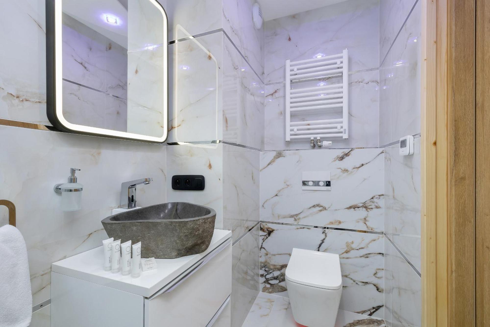 Unique For 6 People In With Access To Sauna By Renters *